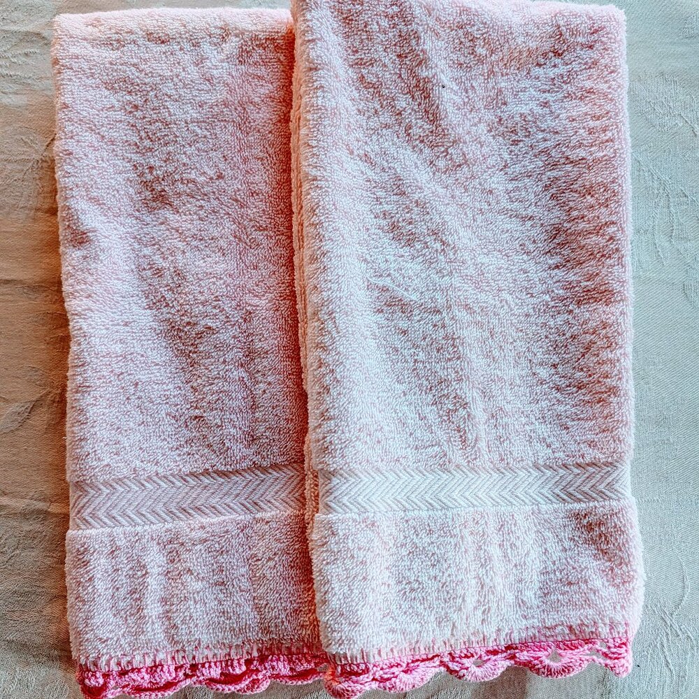 VTG Set of 2 80s Fieldcrest Pink Hand Towels Lace Trim Cotton USA Cottagecore
